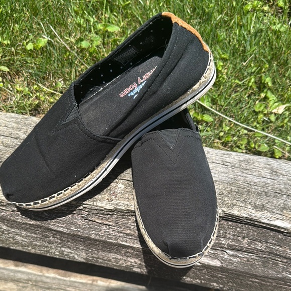 BOBS from Skechers Shoes - Bob’s Memory foam Women’s Black Canvas Espadrilles 8.5 GUC